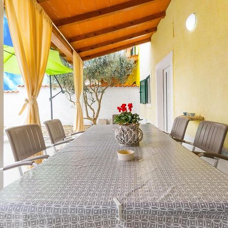 Holiday Home Olga With Pool &Pet Friendly PUY 외부 사진