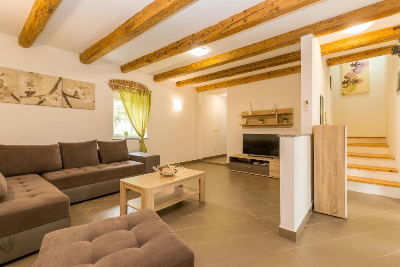 Holiday Home Olga With Pool &Pet Friendly PUY 외부 사진