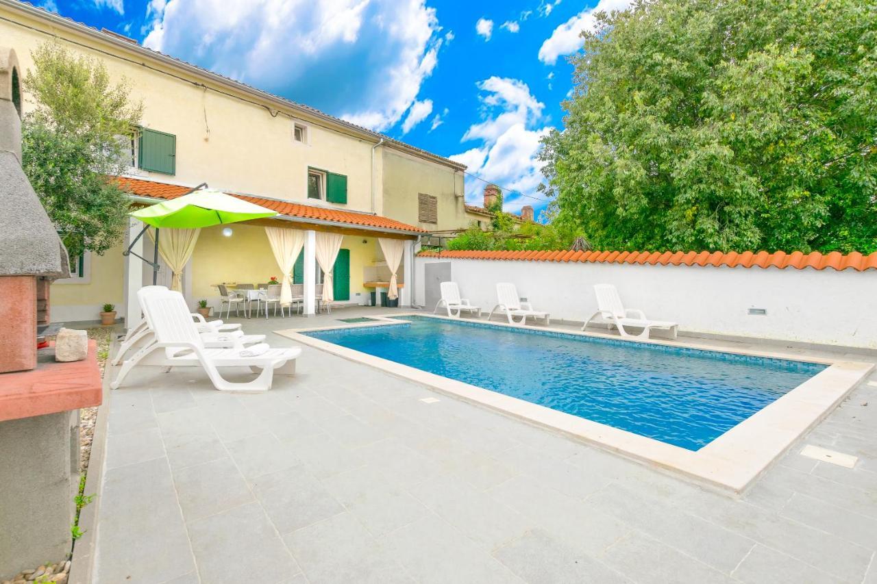 Holiday Home Olga With Pool &Pet Friendly PUY 외부 사진