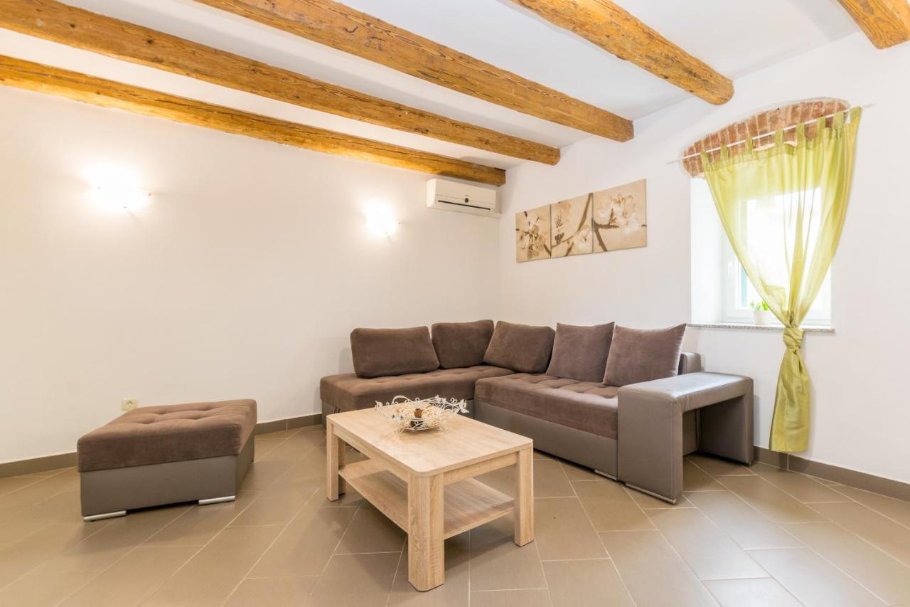 Holiday Home Olga With Pool &Pet Friendly PUY 외부 사진