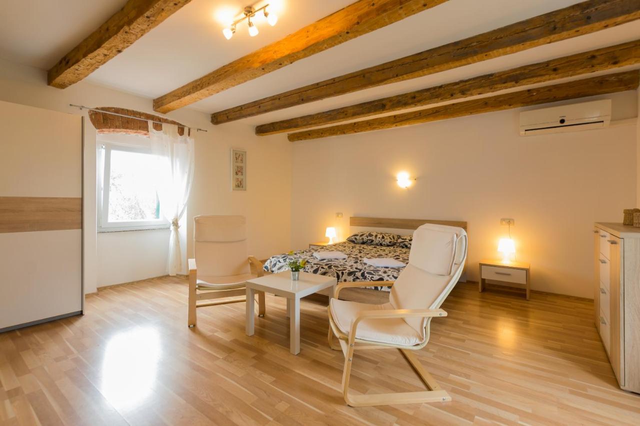 Holiday Home Olga With Pool &Pet Friendly PUY 외부 사진