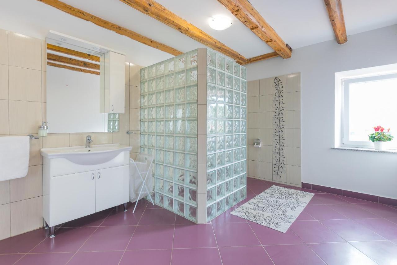 Holiday Home Olga With Pool &Pet Friendly PUY 외부 사진