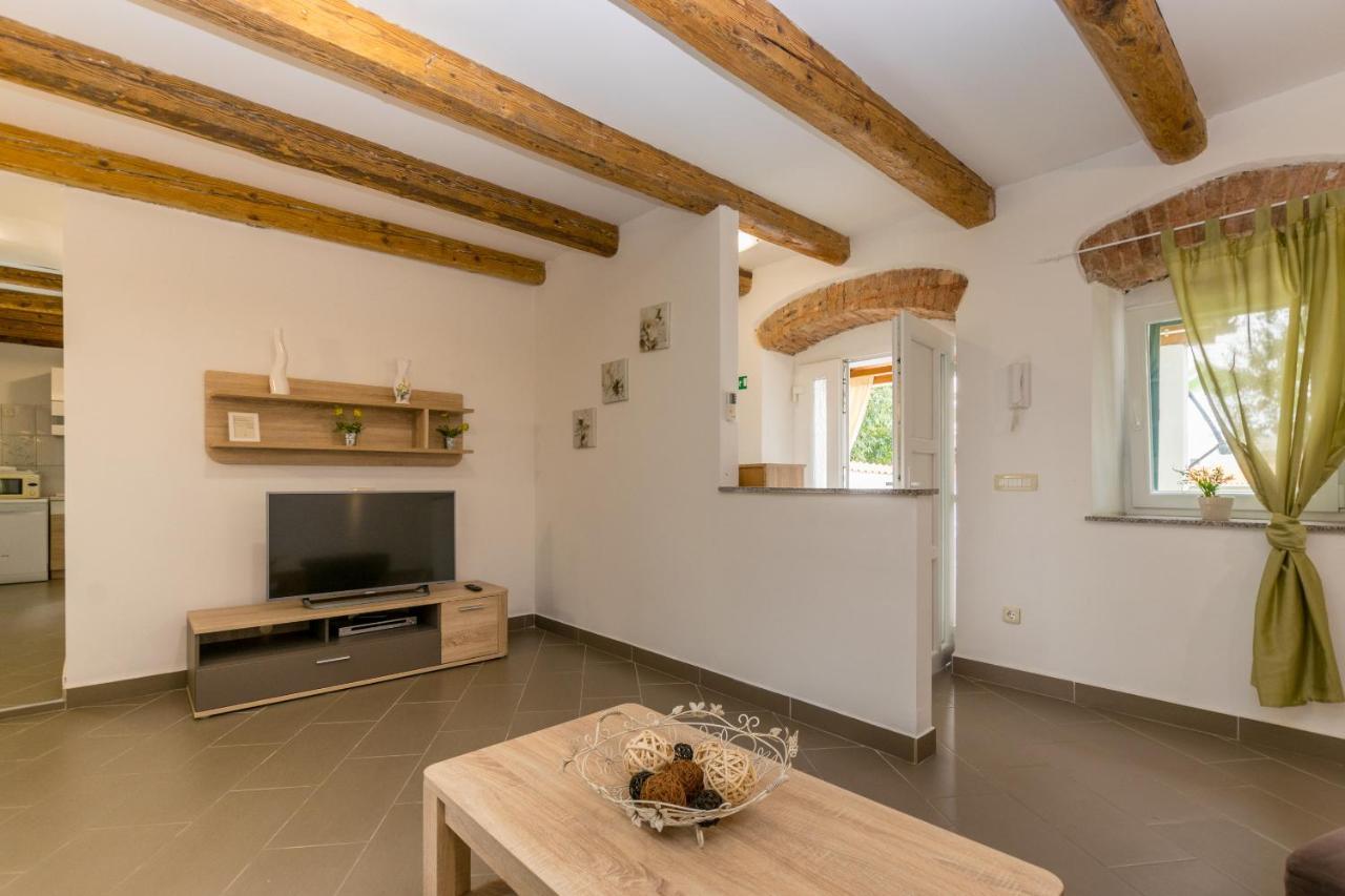Holiday Home Olga With Pool &Pet Friendly PUY 외부 사진