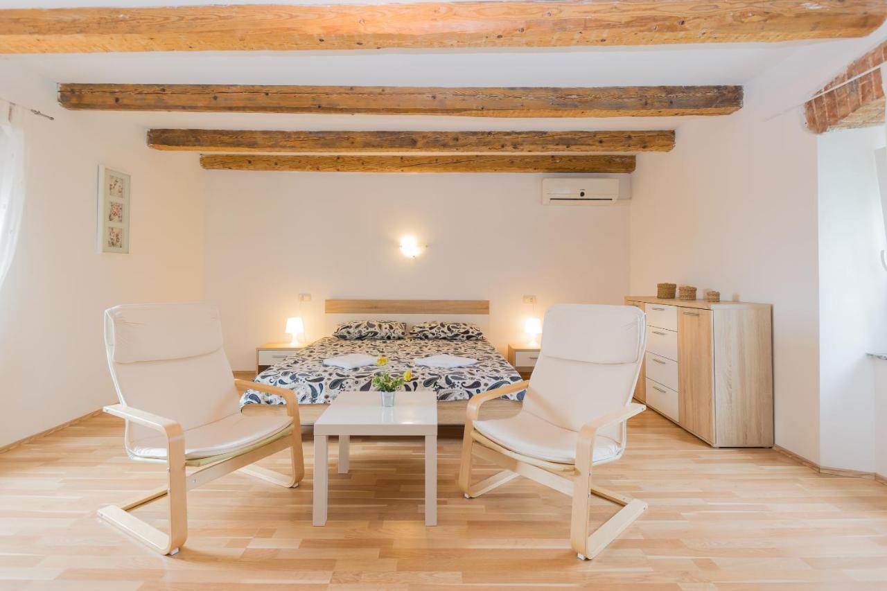 Holiday Home Olga With Pool &Pet Friendly PUY 외부 사진