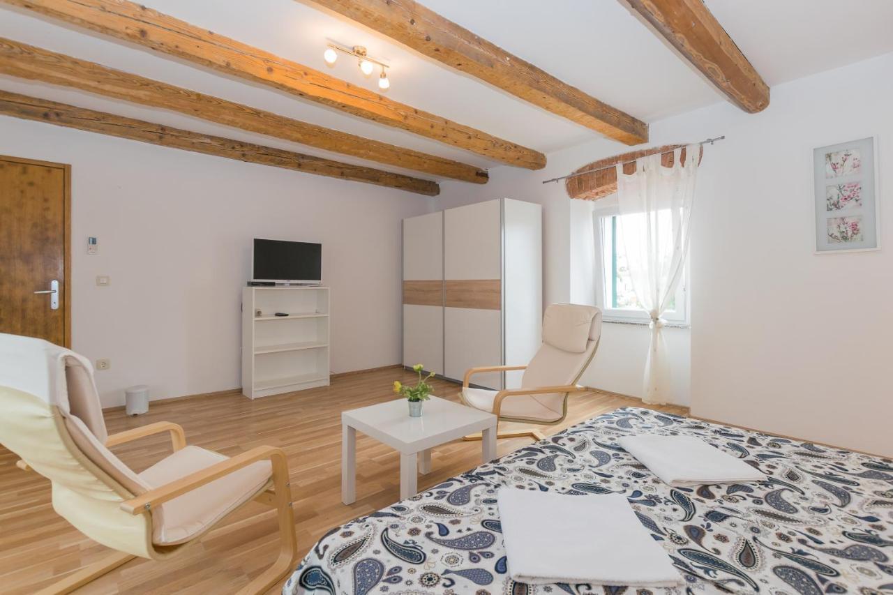 Holiday Home Olga With Pool &Pet Friendly PUY 외부 사진
